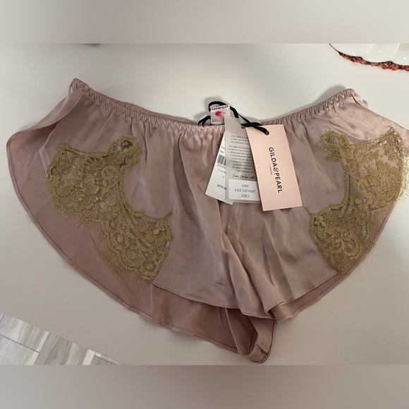 Gilda & Pearl silk sets - Picture 9 of 11